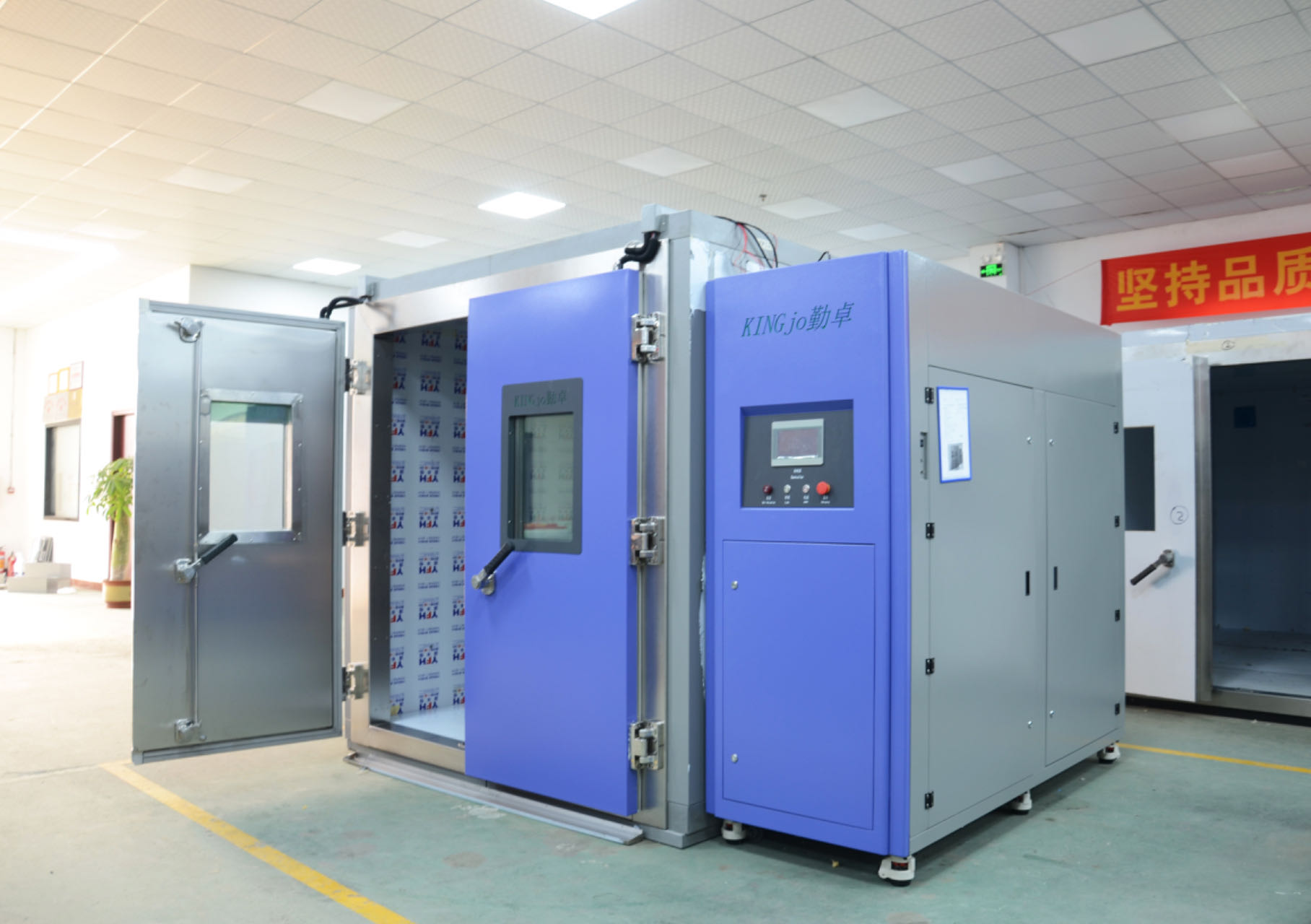 高低溫步入式環(huán)境試驗箱一體式與分體式對比分析（2025版）